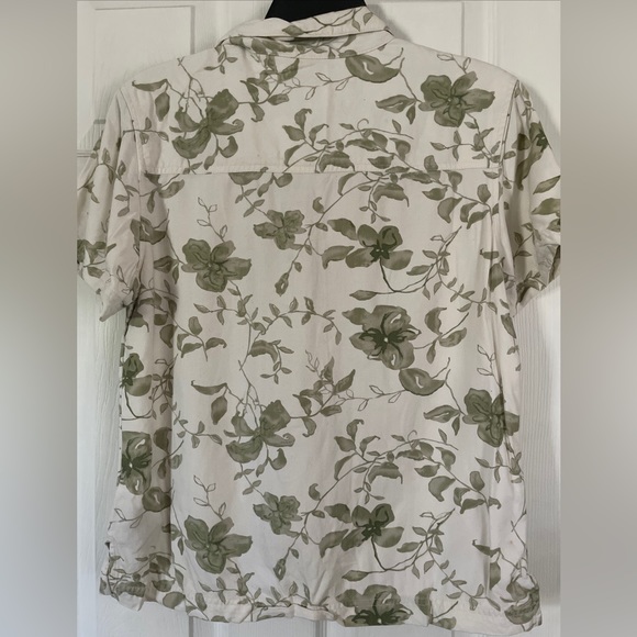 Women’s Island Traders Hawaiian S Button Up Shirt - Picture 3 of 3